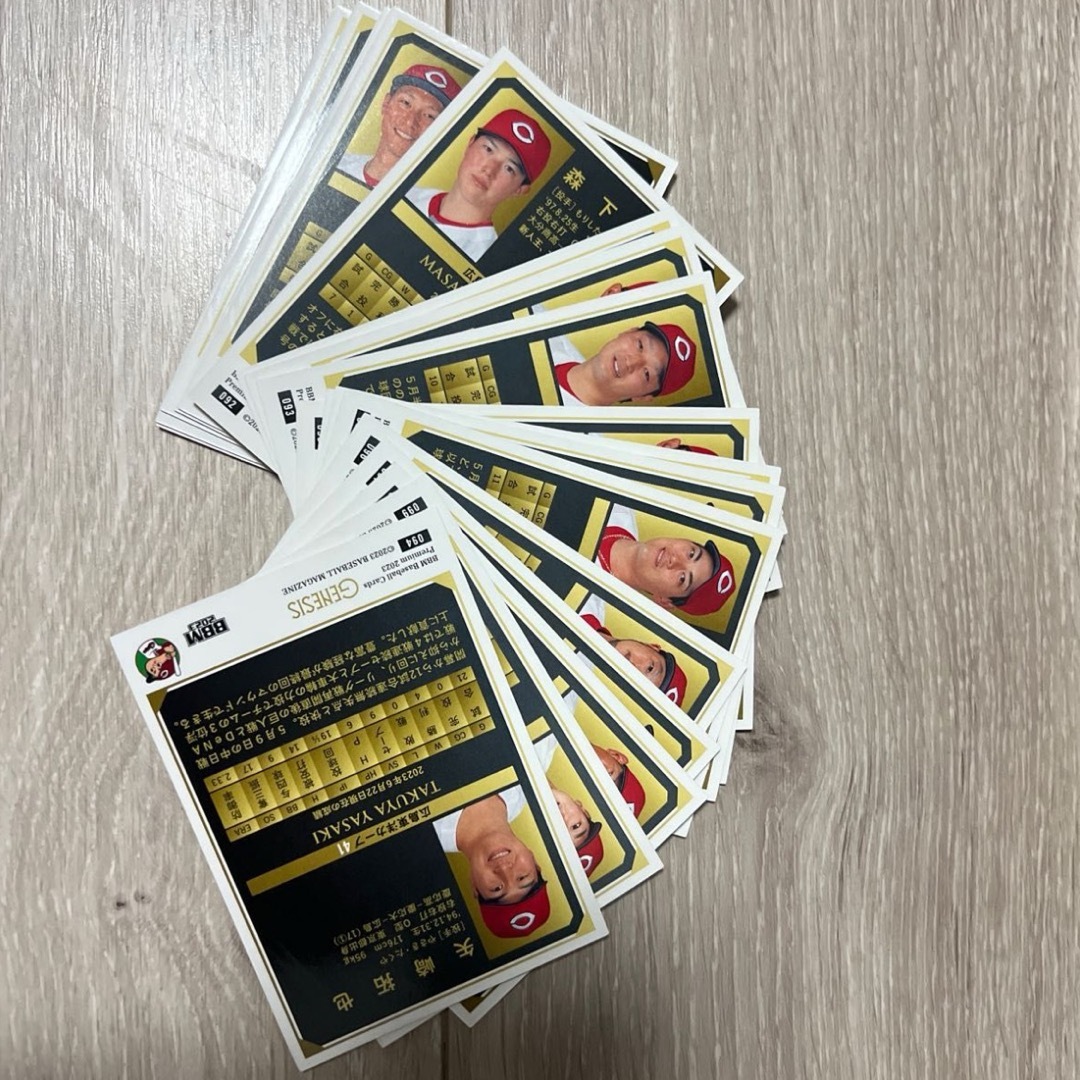 BBM GENESIS 広島カープ エンタメ/ホビーのタレントグッズ(スポーツ選手)の商品写真