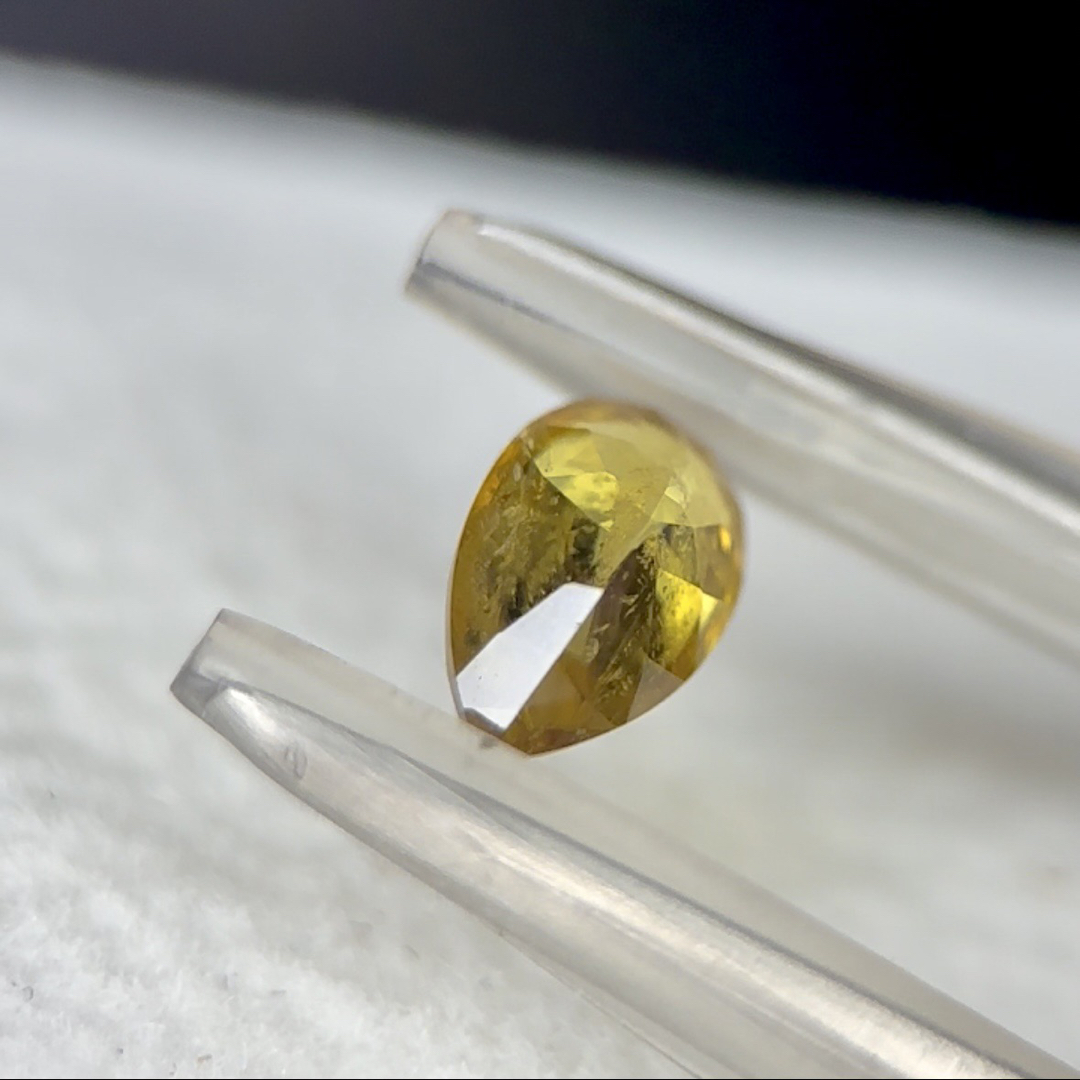 スフェーン 0.75ct スリランカ産 ピアッちゃん作品 GTJ
