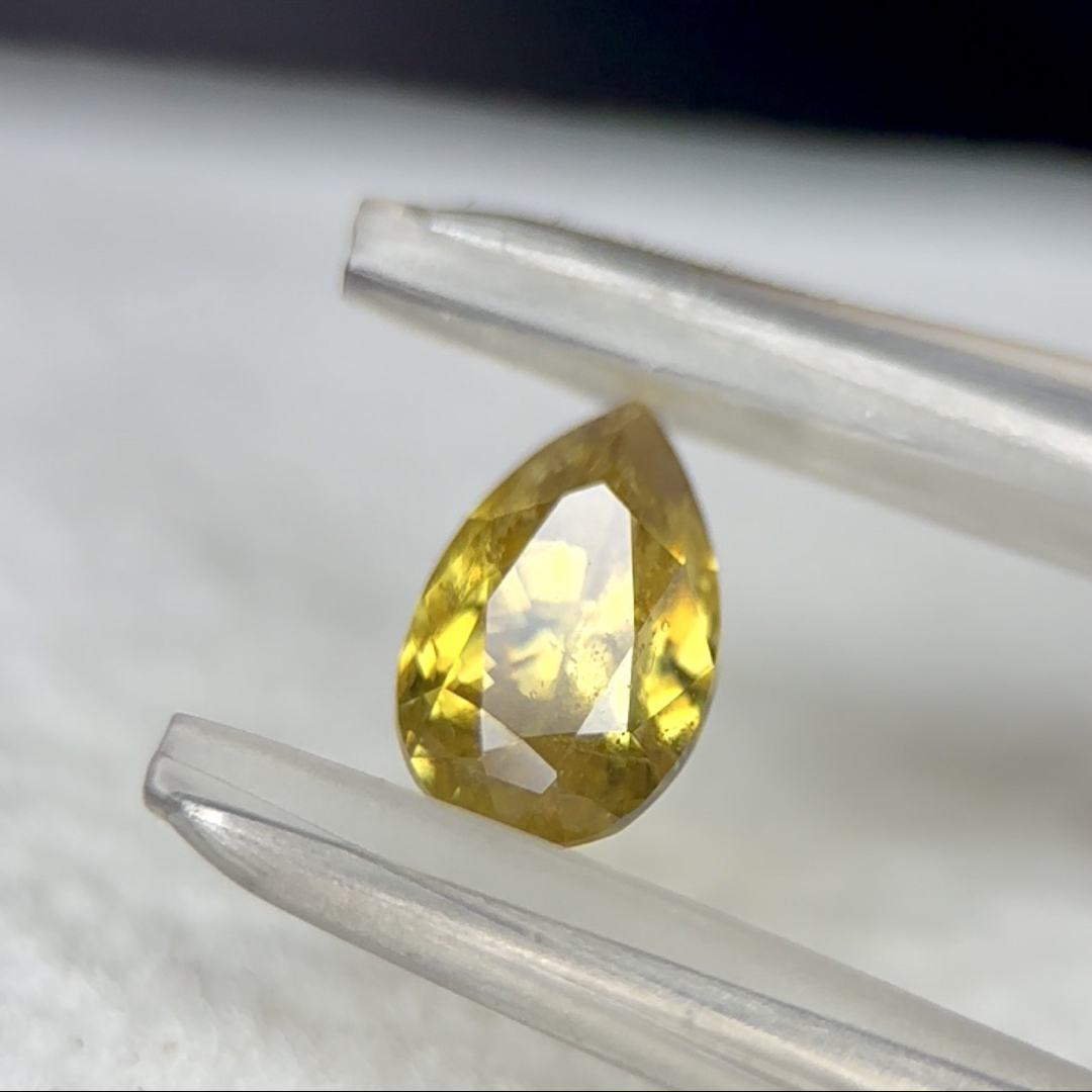 スフェーン 0.75ct スリランカ産 ピアッちゃん作品 GTJ