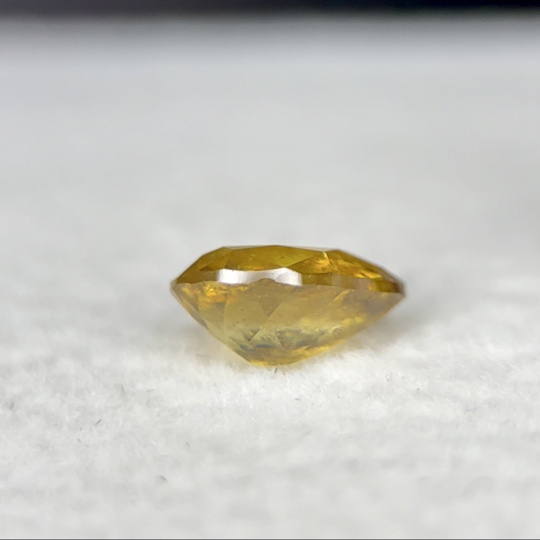 スフェーン 0.75ct スリランカ産 ピアッちゃん作品 GTJ