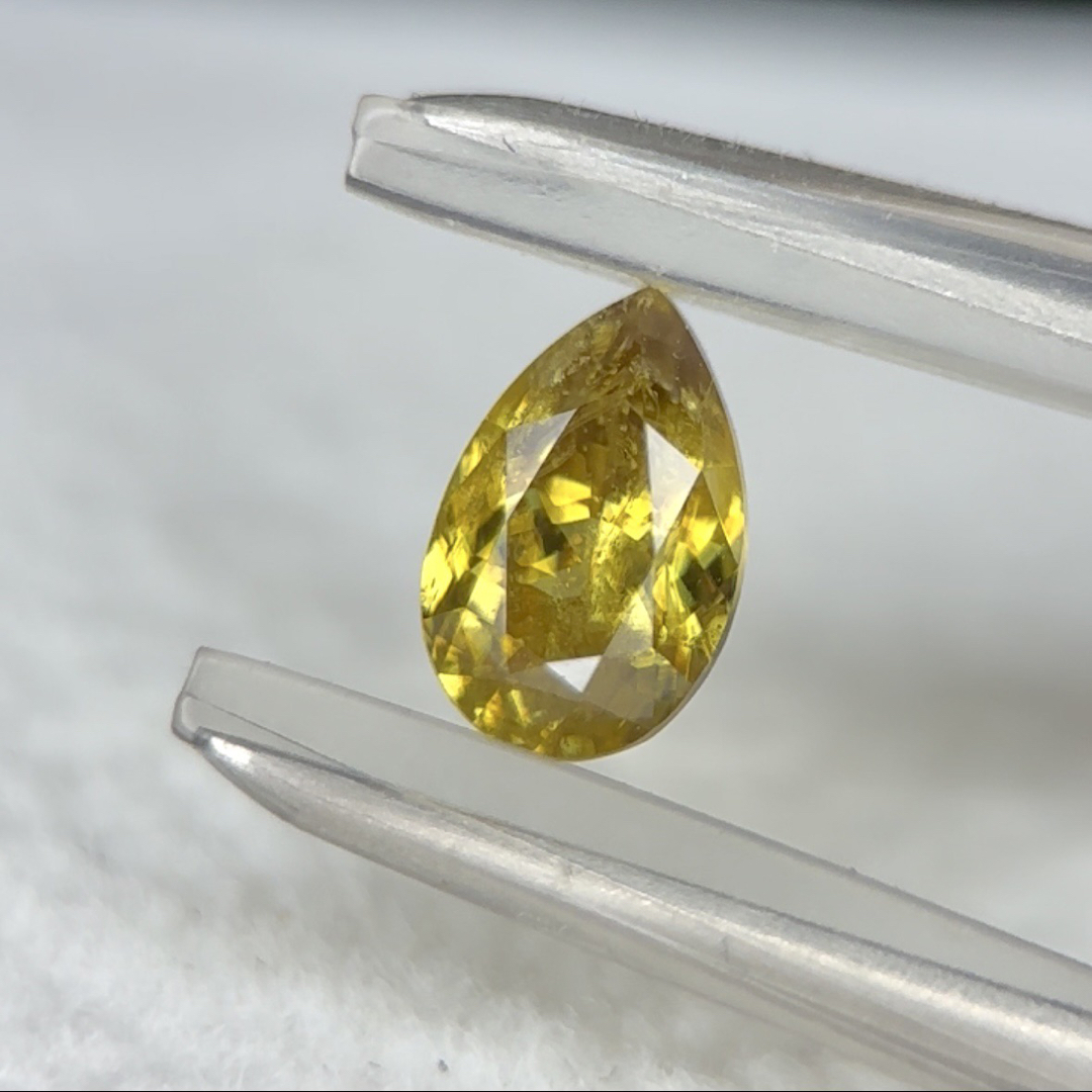 スフェーン 0.75ct スリランカ産 ピアッちゃん作品 GTJ