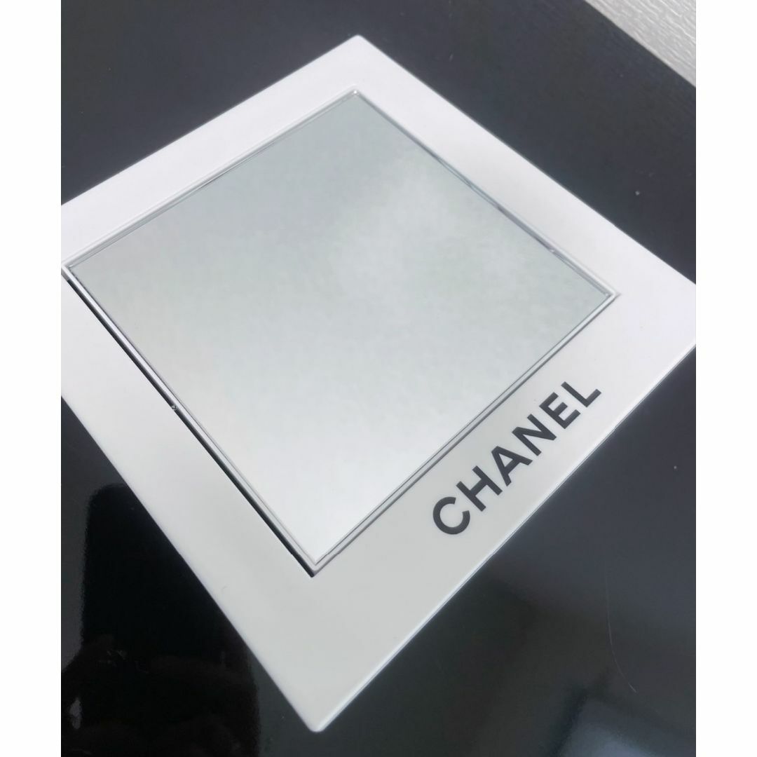 CHANEL(シャネル)のCHANEL ノベルティ 回転ミラー コスメ/美容のメイク道具/ケアグッズ(その他)の商品写真