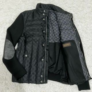 ルイヴィトン(LOUIS VUITTON)の極美品　LOUIS VUITTON　ダウンジャケット　ダミエグラフィット　52(ダウンジャケット)