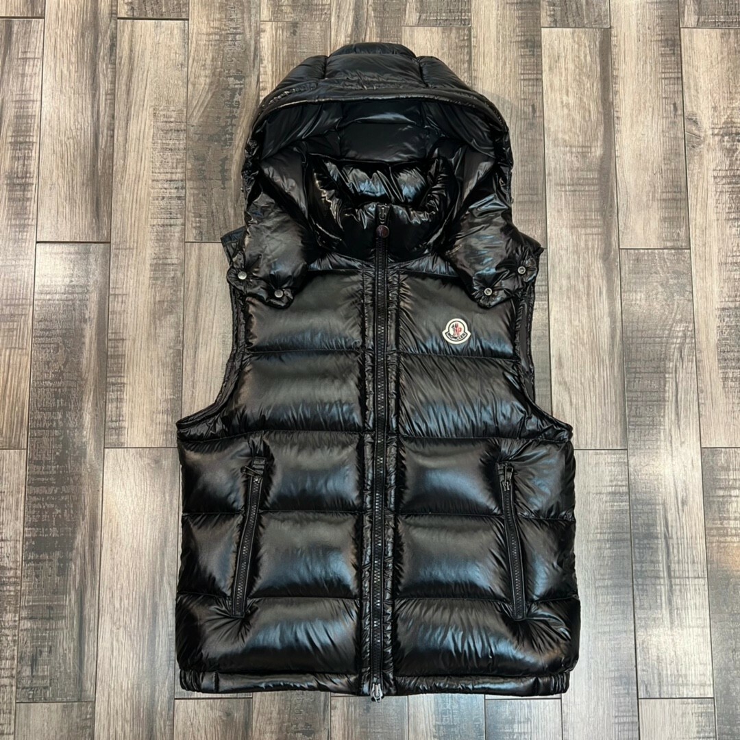 MONCLER - 期間限定 男女兼用 超美品 Moncler ダウンベスト 黒 Sの通販 ...