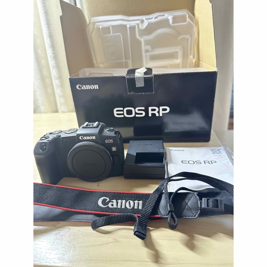 Canonキャノン　EOS RPミラーレスカメラ