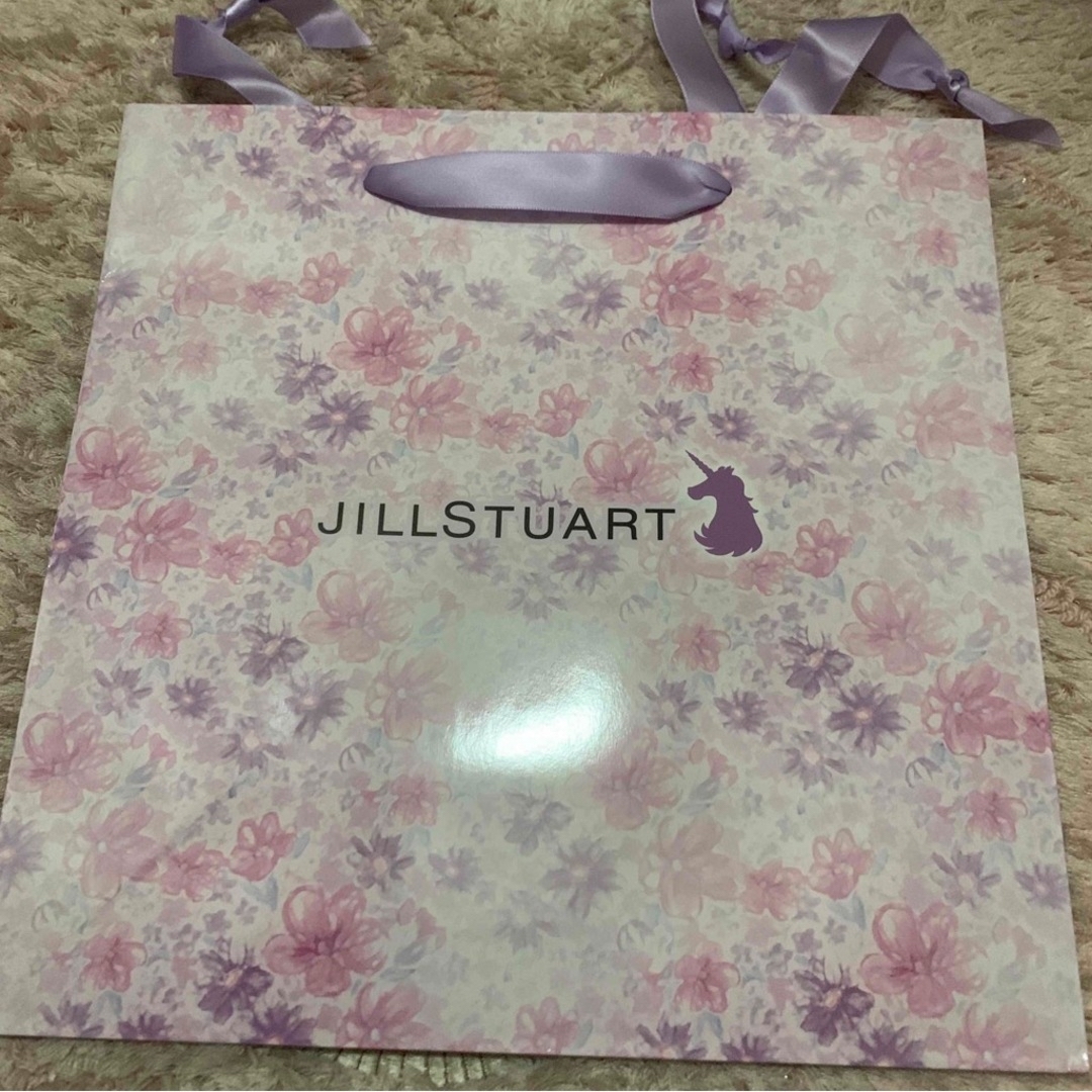 JILLSTUART(ジルスチュアート)のジルスチュアート　クリスマスコフレ　限定ショッパー付き コスメ/美容のキット/セット(コフレ/メイクアップセット)の商品写真