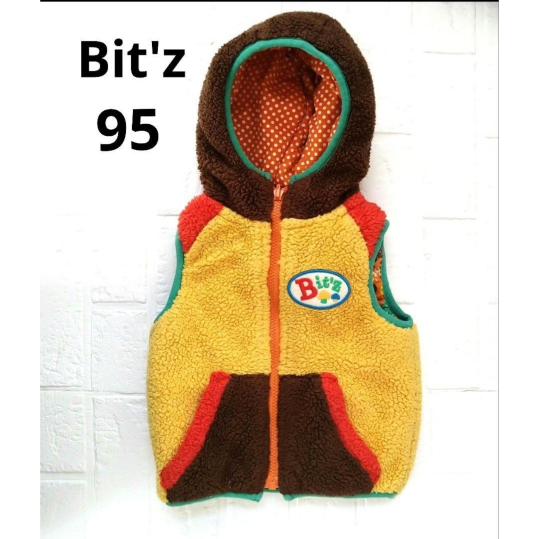 Bit'z(ビッツ)のBit'z　ビッツ　リバーシブル ボアベスト　95cm　きのこ　匿名配送 キッズ/ベビー/マタニティのキッズ服男の子用(90cm~)(ジャケット/上着)の商品写真