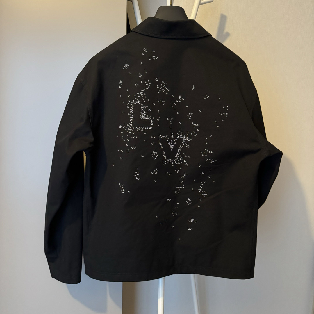 LOUIS VUITTON - ルイヴィトン LVスプレッド テクニカルオーバー LOUIS VUITTON - ルイヴィトン LVスプレッド テクニカルオーバー