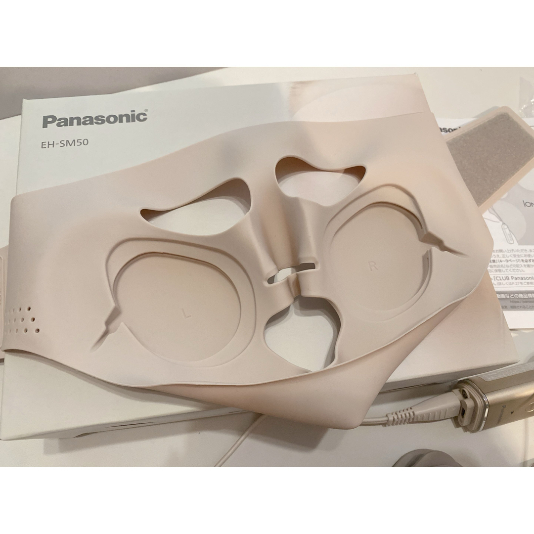 Panasonic(パナソニック)のマスク型イオン美顔器　イオンブースト（ゴールド調） スマホ/家電/カメラの美容/健康(フェイスケア/美顔器)の商品写真