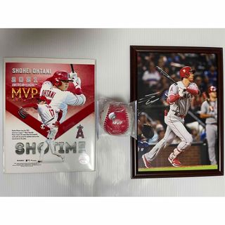 メジャーリーグベースボール(MLB)の大谷翔平　サイン入りフォト　Fanaticsカード&MVP記念ボール(記念品/関連グッズ)