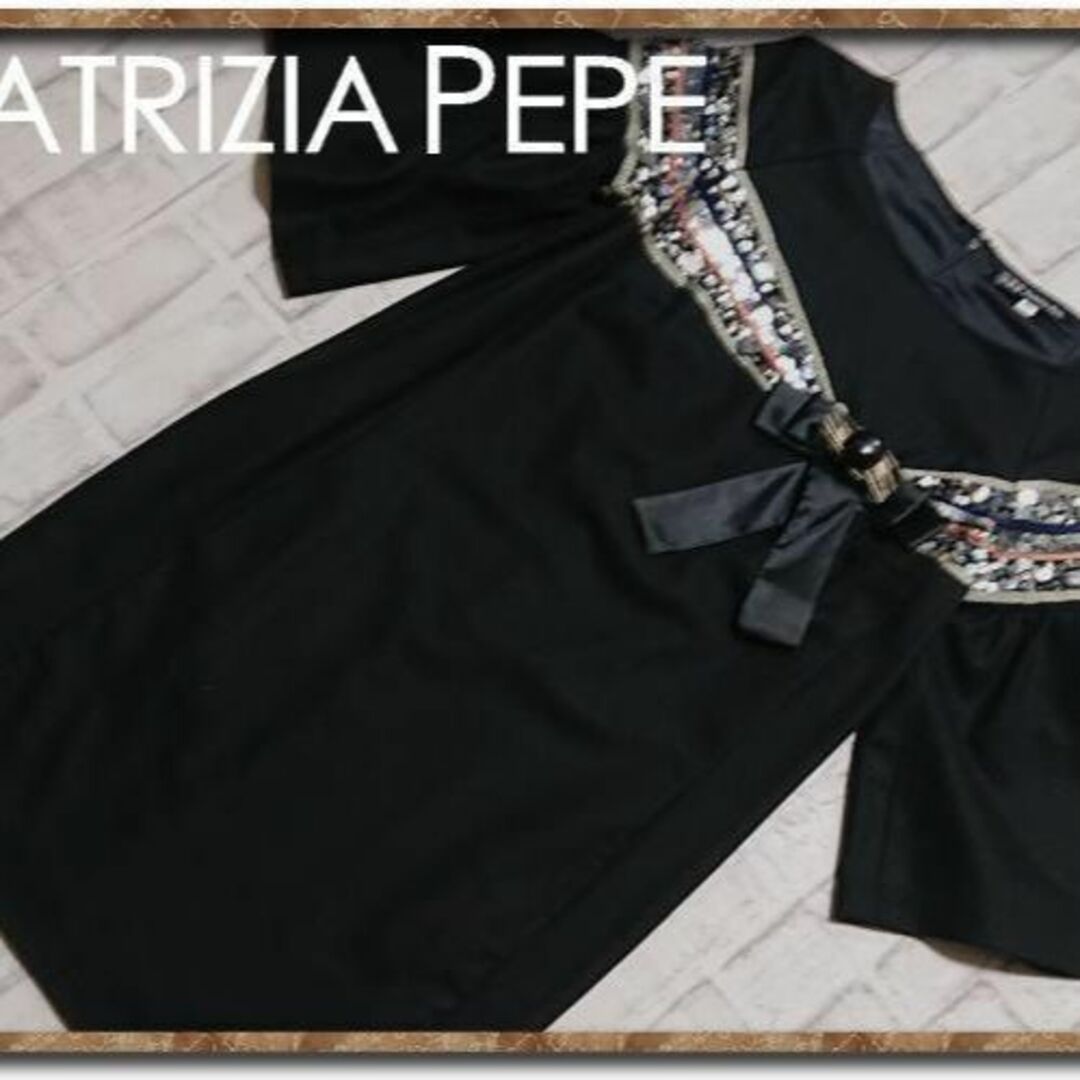 PATRIZIA PEPE(パトリツィアペペ)のパトリツィアペペ　飾り付きウールワンピース　黒 レディースのワンピース(ひざ丈ワンピース)の商品写真