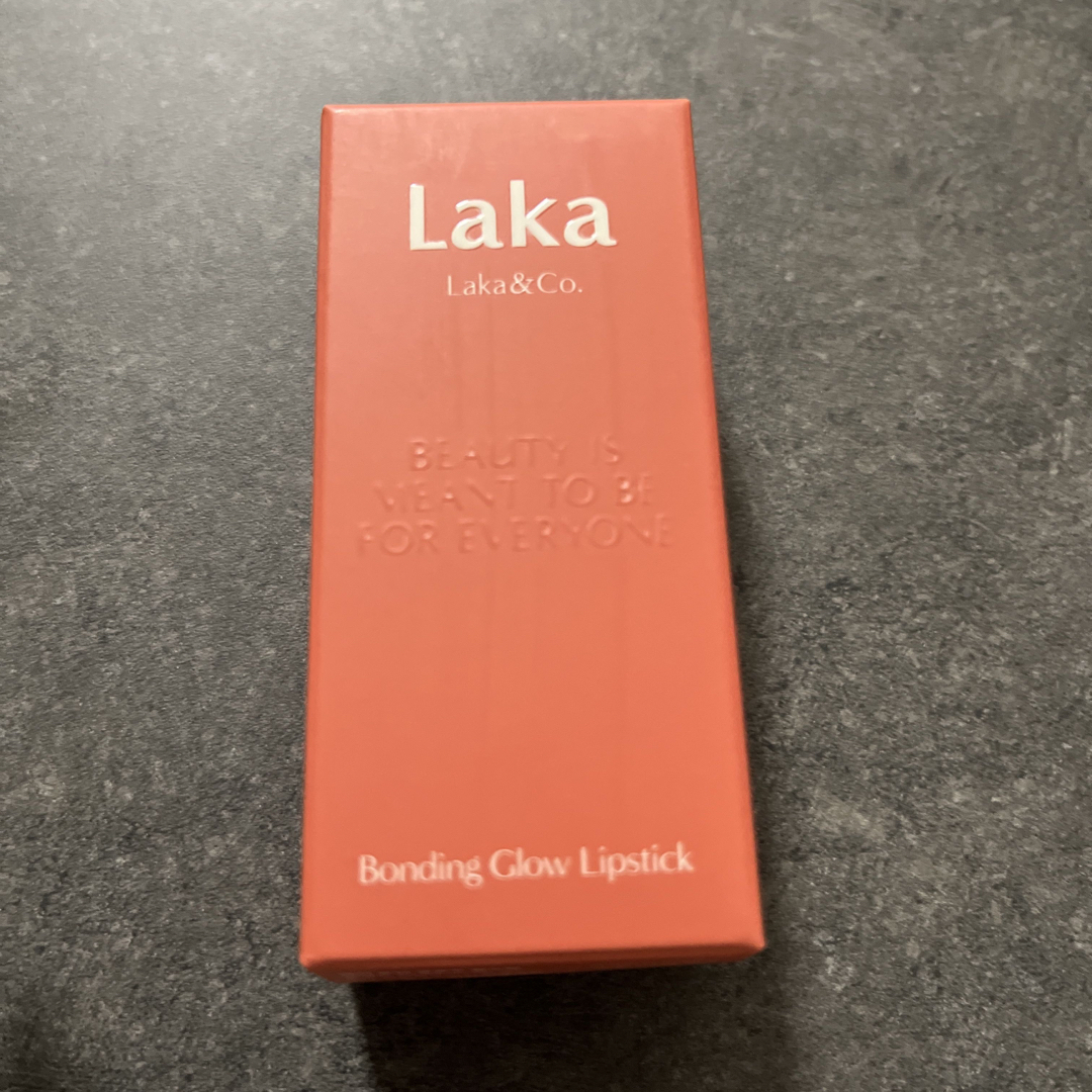 hince(ヒンス)のLAKA 新商品　ラカ　リップ　口紅　Laka コスメ/美容のベースメイク/化粧品(口紅)の商品写真
