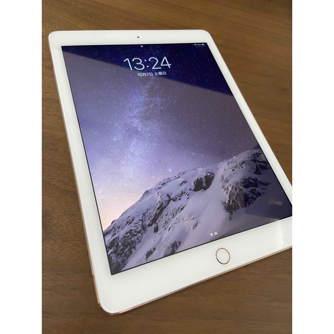 iPad(アイパッド)のiPad Air 2 ゴールド　16GB スマホ/家電/カメラのPC/タブレット(タブレット)の商品写真