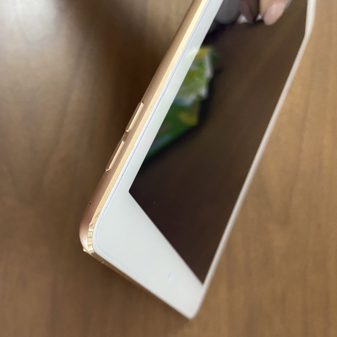 iPad(アイパッド)のiPad Air 2 ゴールド　16GB スマホ/家電/カメラのPC/タブレット(タブレット)の商品写真