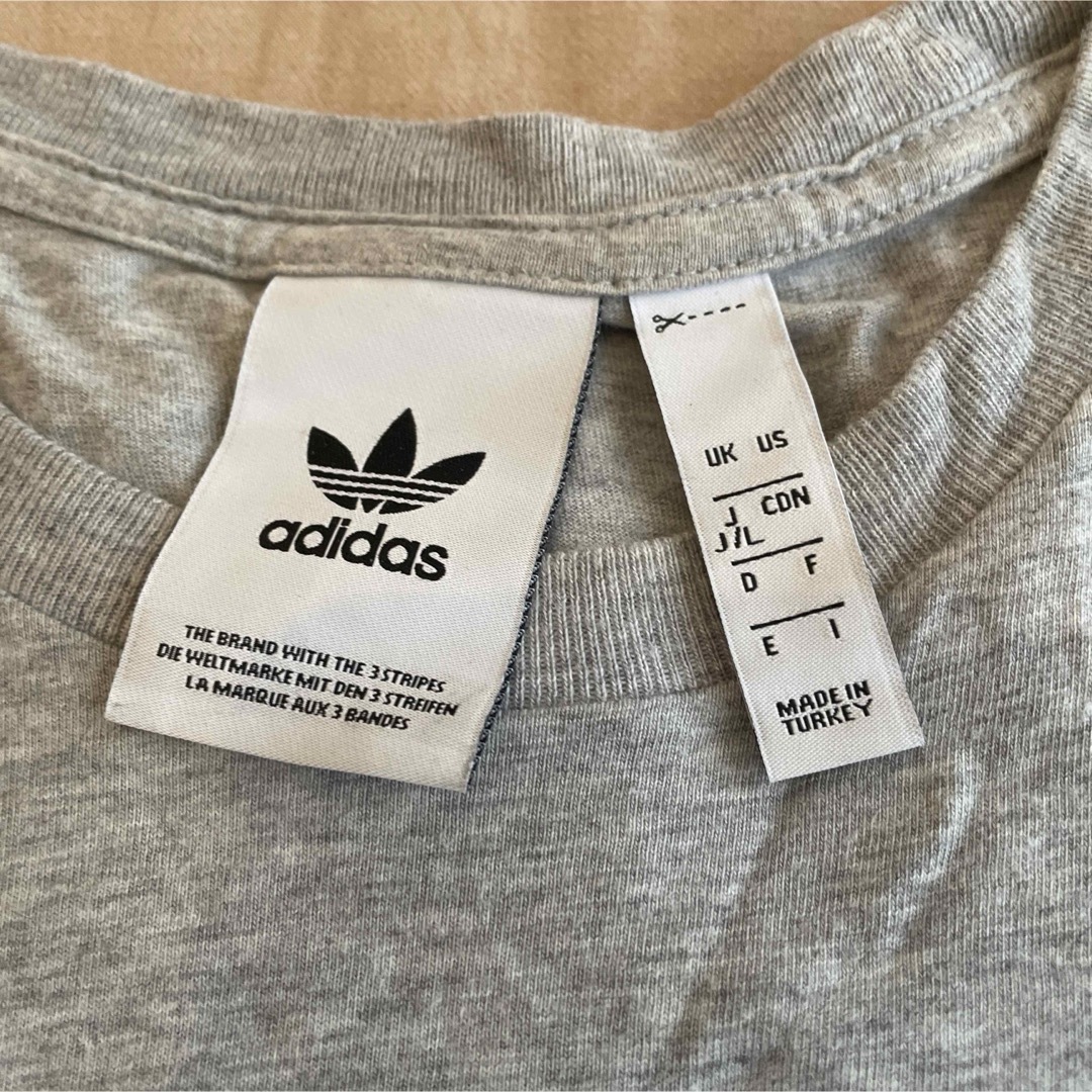 adidas(アディダス)のadidas Tシャツ　グレー　Lサイズ メンズのトップス(Tシャツ/カットソー(半袖/袖なし))の商品写真
