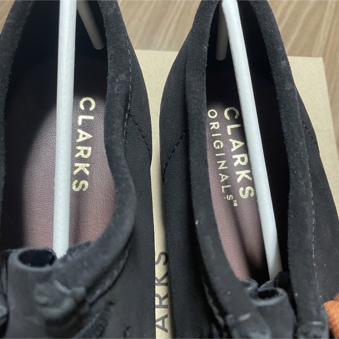 Clarks(クラークス)の最安値　新品未使用　クラークス　ワラビー　27.5cm   ブラック メンズの靴/シューズ(スリッポン/モカシン)の商品写真