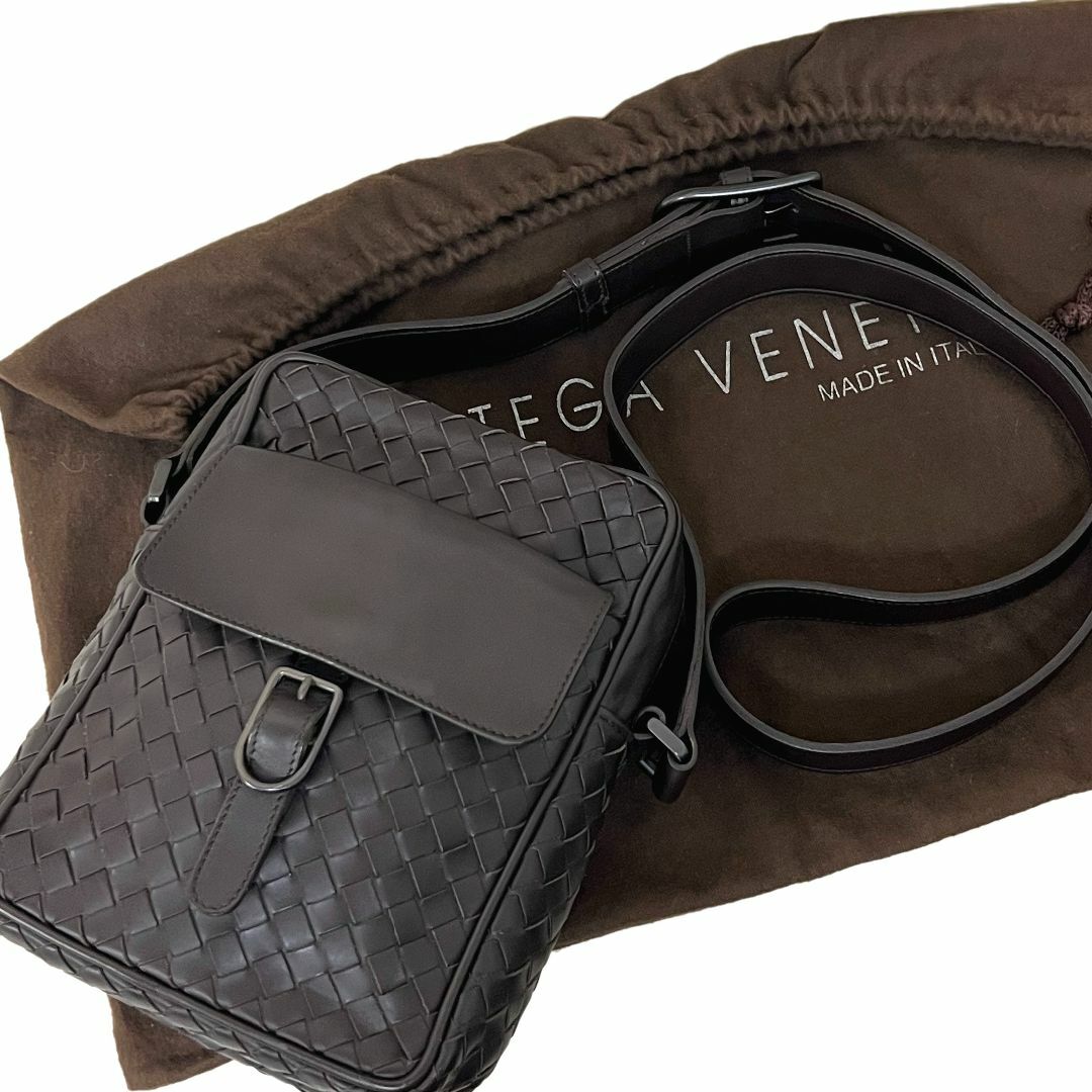 Bottega Veneta(ボッテガヴェネタ)のボッテガヴェネタ　バッグ　イントレチャート　レザー　ミニ　ショルダー　斜め掛け メンズのバッグ(ショルダーバッグ)の商品写真