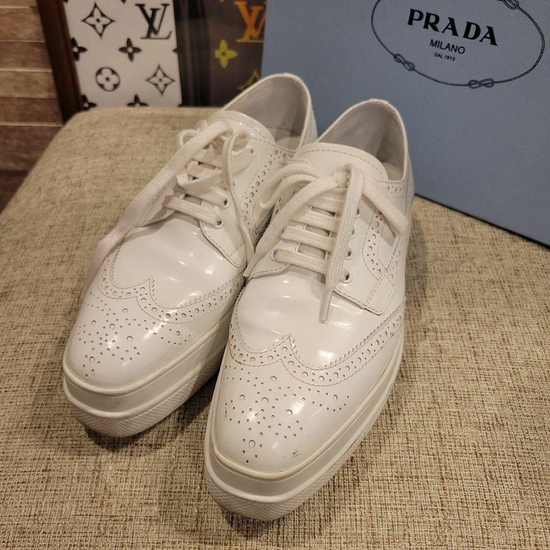 PRADA ホワイトスニーカー