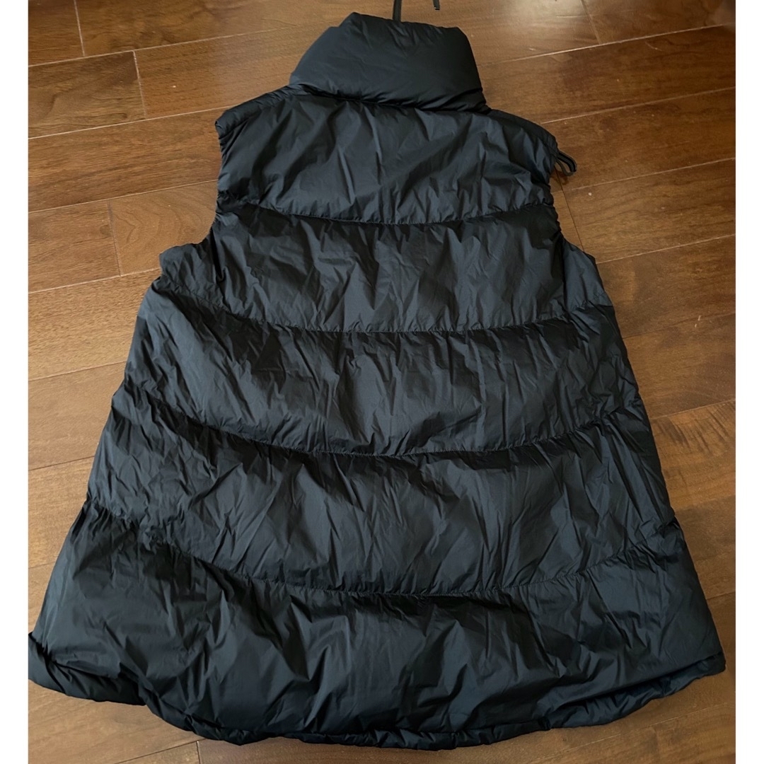 UNIQLO(ユニクロ)のユニクロ➕Ｊアンダーソンコラボ　ダウンベスト　新品 レディースのジャケット/アウター(ダウンベスト)の商品写真