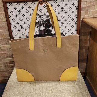 PRADA プラダ パンチングハンド トートバッグ ハンドバッグ 南京錠