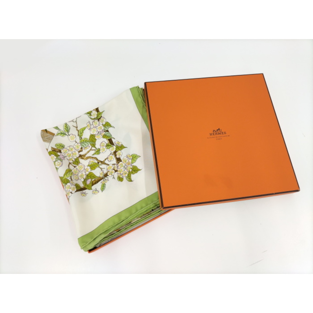 HERMES - HERMES カレ90 SERENITE 竹 スカーフ シルク ホワイト HERMES - HERMES カレ90 SERENITE 竹 スカーフ シルク ホワイト
