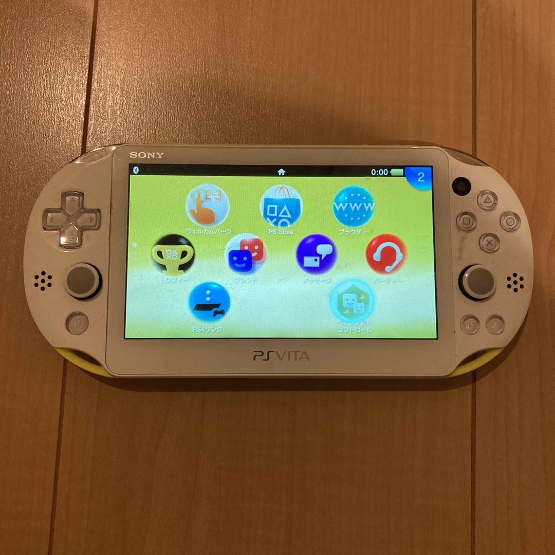 PlayStation Vita(プレイステーションヴィータ)のPlayStation®Vita（PCH-2000シリーズ）中古本体 エンタメ/ホビーのゲームソフト/ゲーム機本体(携帯用ゲーム機本体)の商品写真