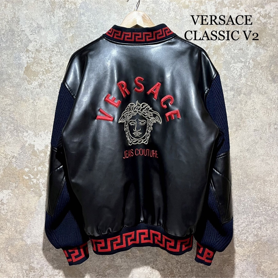 VERSACE(ヴェルサーチ)のVERSACE CLASSIC V2 ヴェルサーチ 刺繍 スタジャン メンズのジャケット/アウター(スタジャン)の商品写真