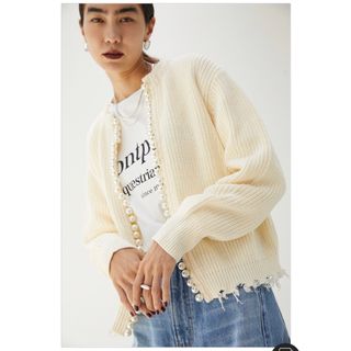 マウジー(moussy)のパール付きニットカーディガン　crie conforto(ニット/セーター)