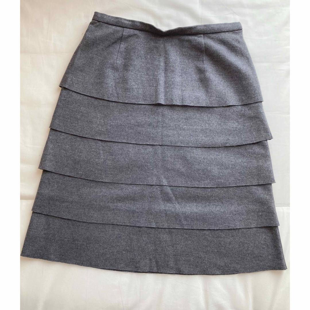 Petit Honfleur(プチオンフルール)のPetit Honfleur  スカート　グレー　膝丈 レディースのスカート(ひざ丈スカート)の商品写真