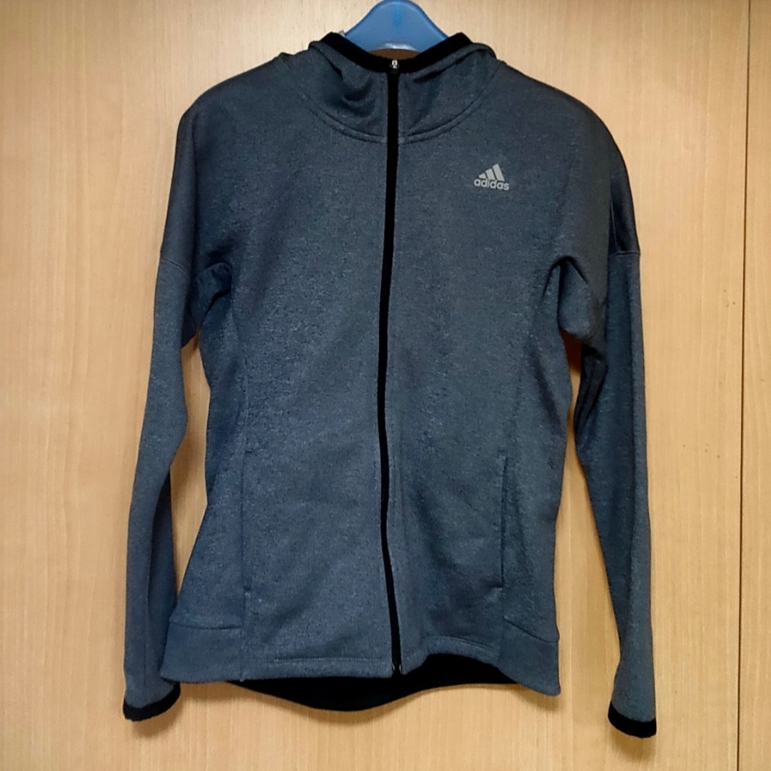 adidas(アディダス)のアディダス アクティブスウェットウォーム パーカー レディースのトップス(パーカー)の商品写真