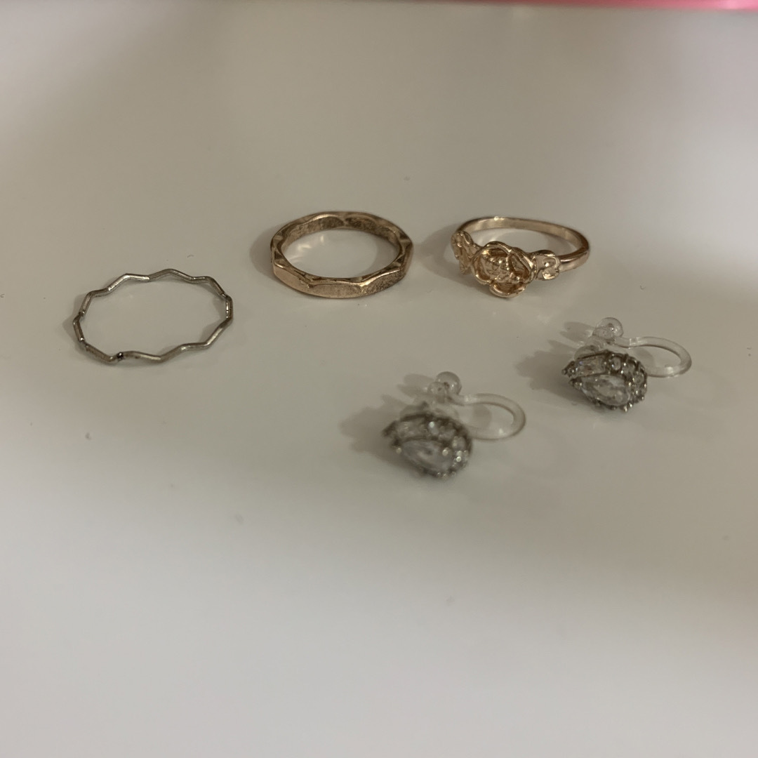 指輪💍とノンホールピアス レディースのアクセサリー(リング(指輪))の商品写真