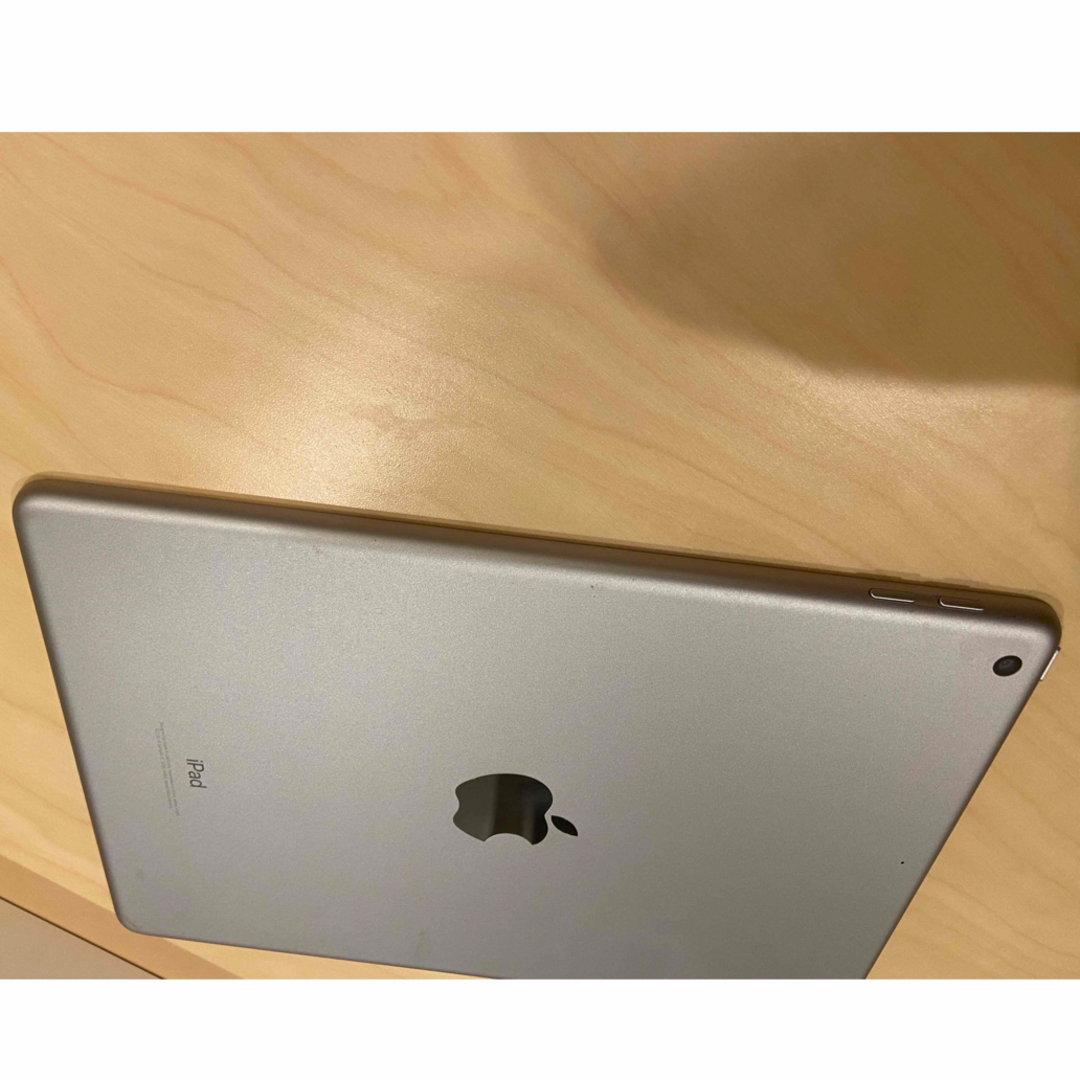 Apple(アップル)の【中古品】iPad 第6世代 WiFi 32GB スペースグレイ スマホ/家電/カメラのPC/タブレット(タブレット)の商品写真