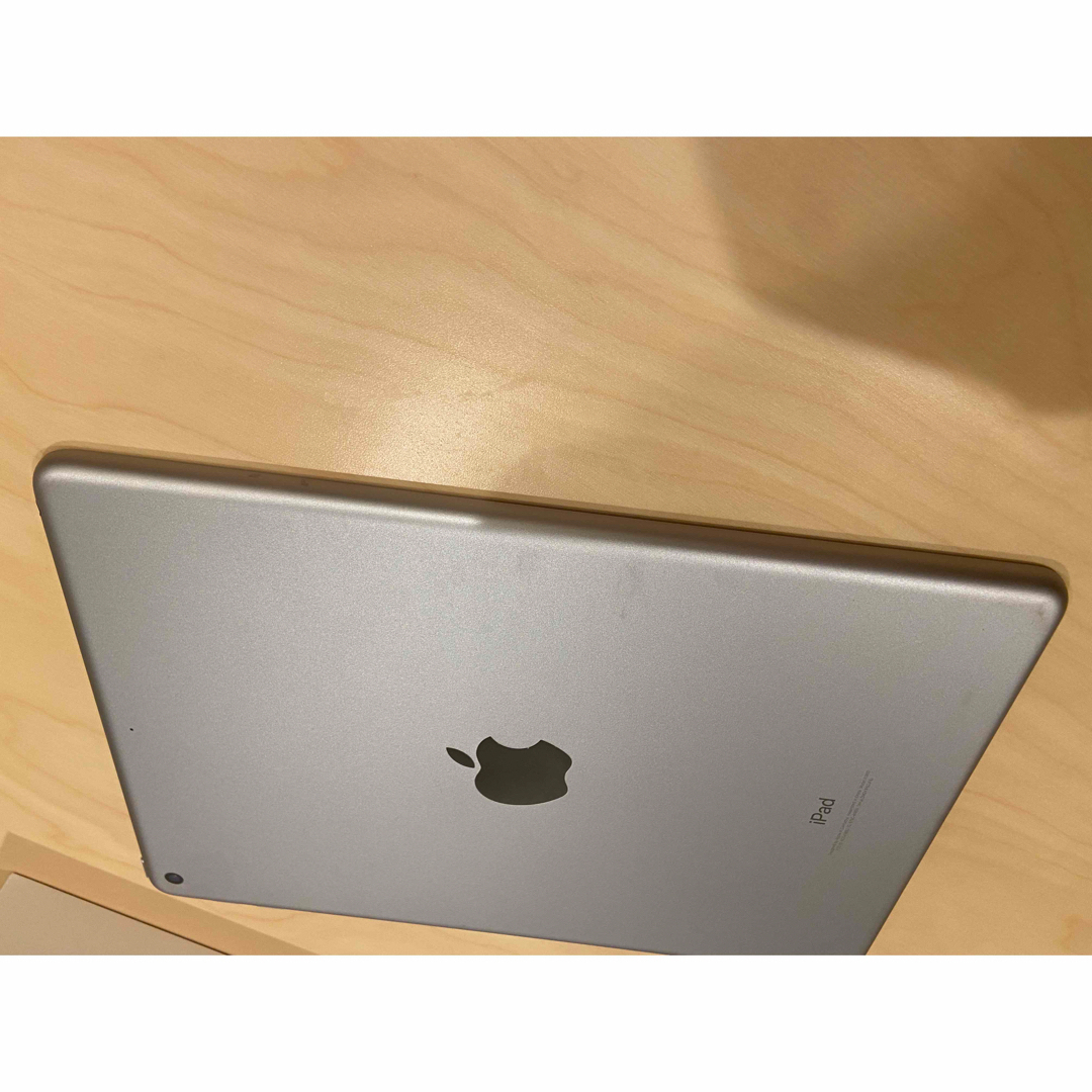 Apple(アップル)の【中古品】iPad 第6世代 WiFi 32GB スペースグレイ スマホ/家電/カメラのPC/タブレット(タブレット)の商品写真