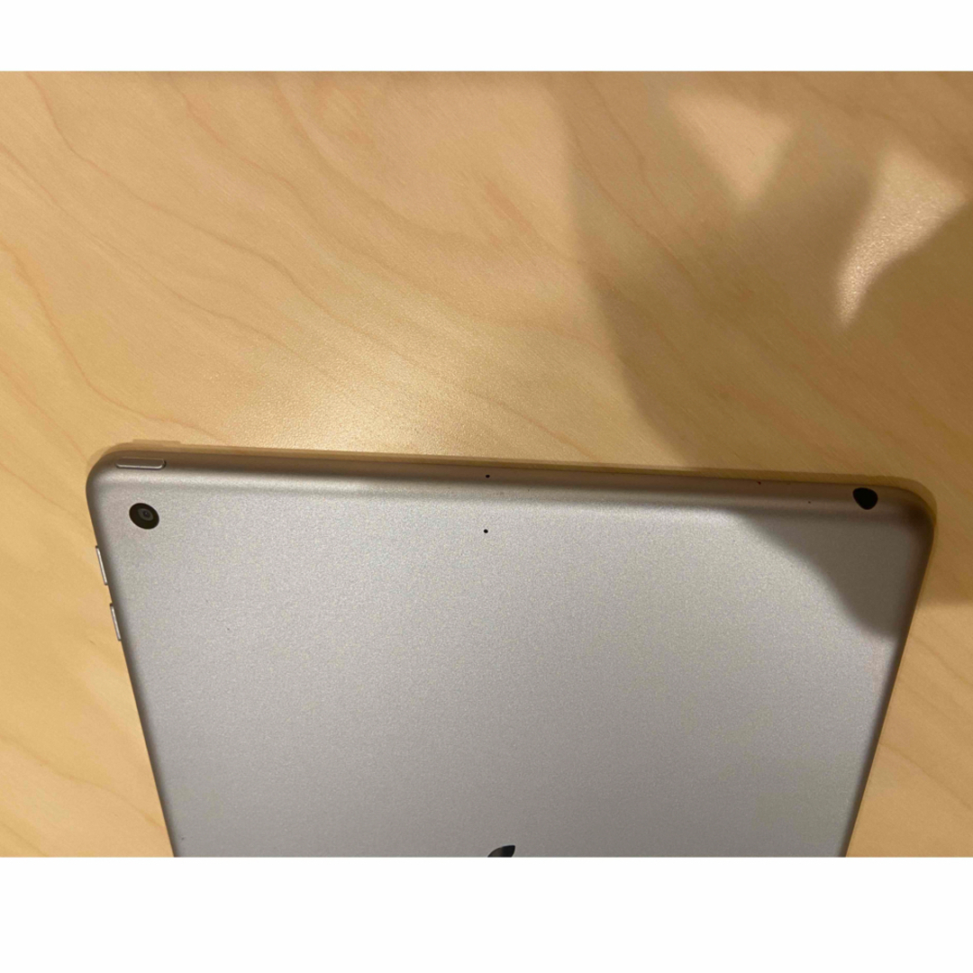 Apple(アップル)の【中古品】iPad 第6世代 WiFi 32GB スペースグレイ スマホ/家電/カメラのPC/タブレット(タブレット)の商品写真