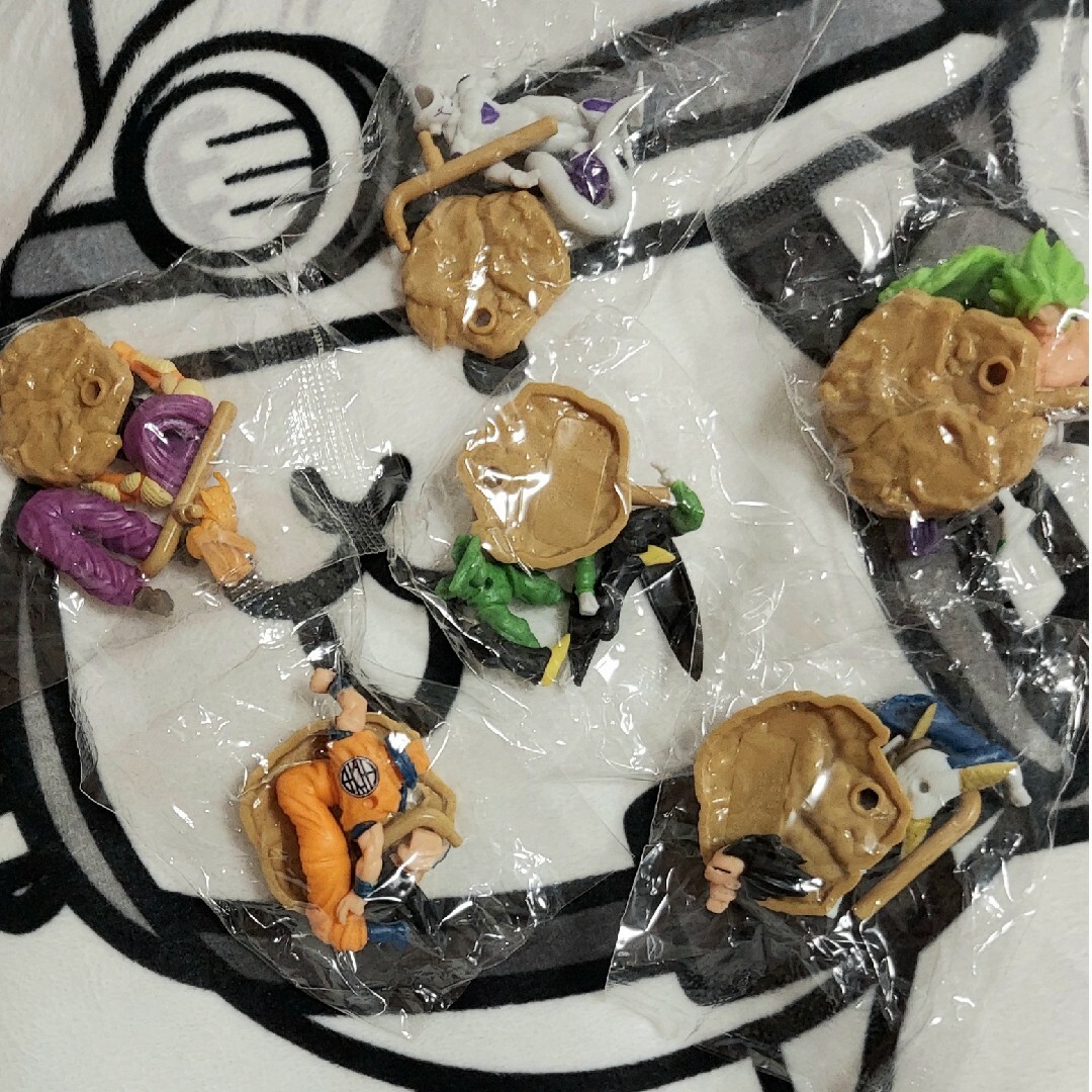 ドラゴンボール(ドラゴンボール)のチョコサプ　ミニフィギュア　6個セット エンタメ/ホビーのおもちゃ/ぬいぐるみ(キャラクターグッズ)の商品写真
