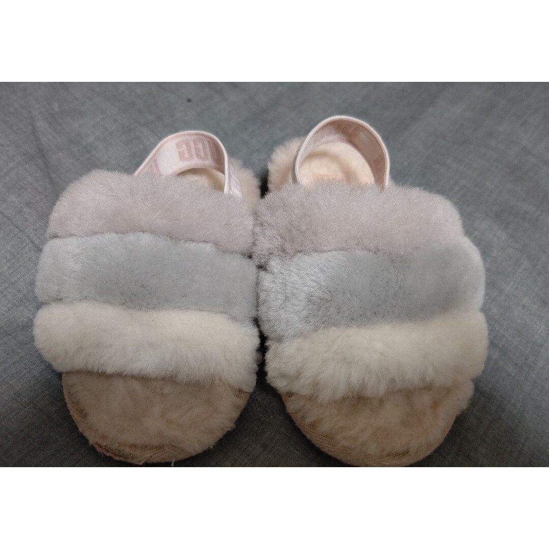 UGG(アグ)のUGG キッズ/ベビー/マタニティのキッズ靴/シューズ(15cm~)(サンダル)の商品写真