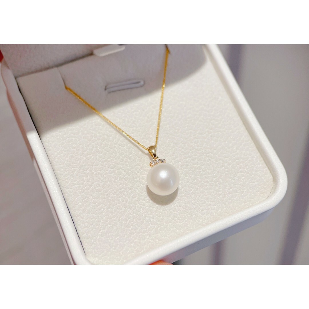 【高級】淡水真珠　ダイヤモンド付きペンダントk18 レディースのアクセサリー(ネックレス)の商品写真