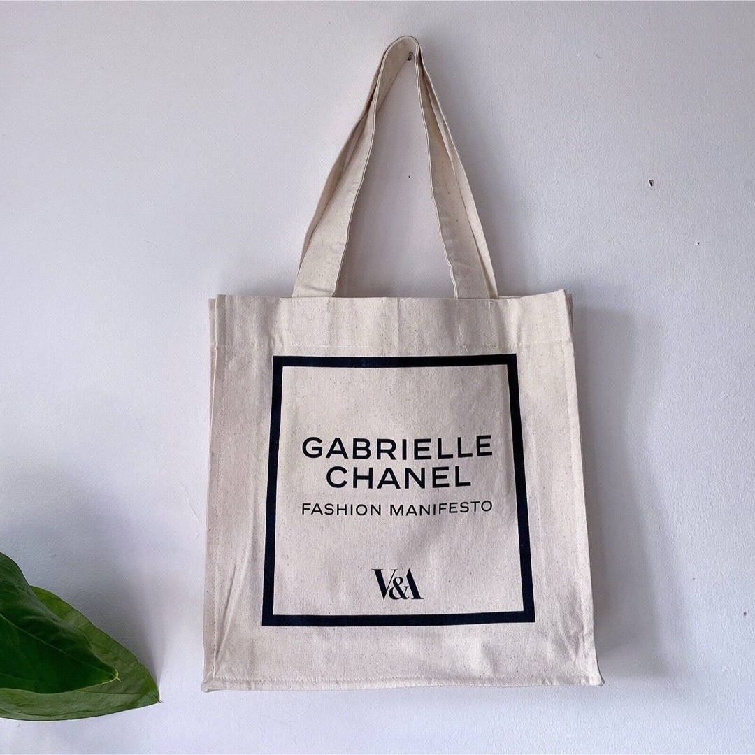 新品　未使用　シャネル　V\u0026A博物館トートバッグ 黒　CHANEL