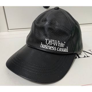 オフホワイト(OFF-WHITE)の OFF-WHITE レザーロゴキャップ　黒(キャップ)