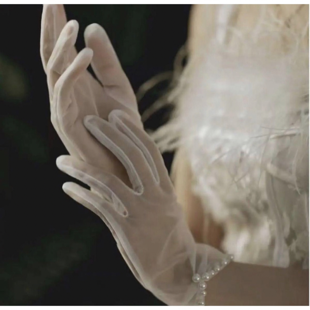 【人気商品✨️】ウェディンググローブ 透け感 チュール 結婚式 パール レディースのファッション小物(手袋)の商品写真