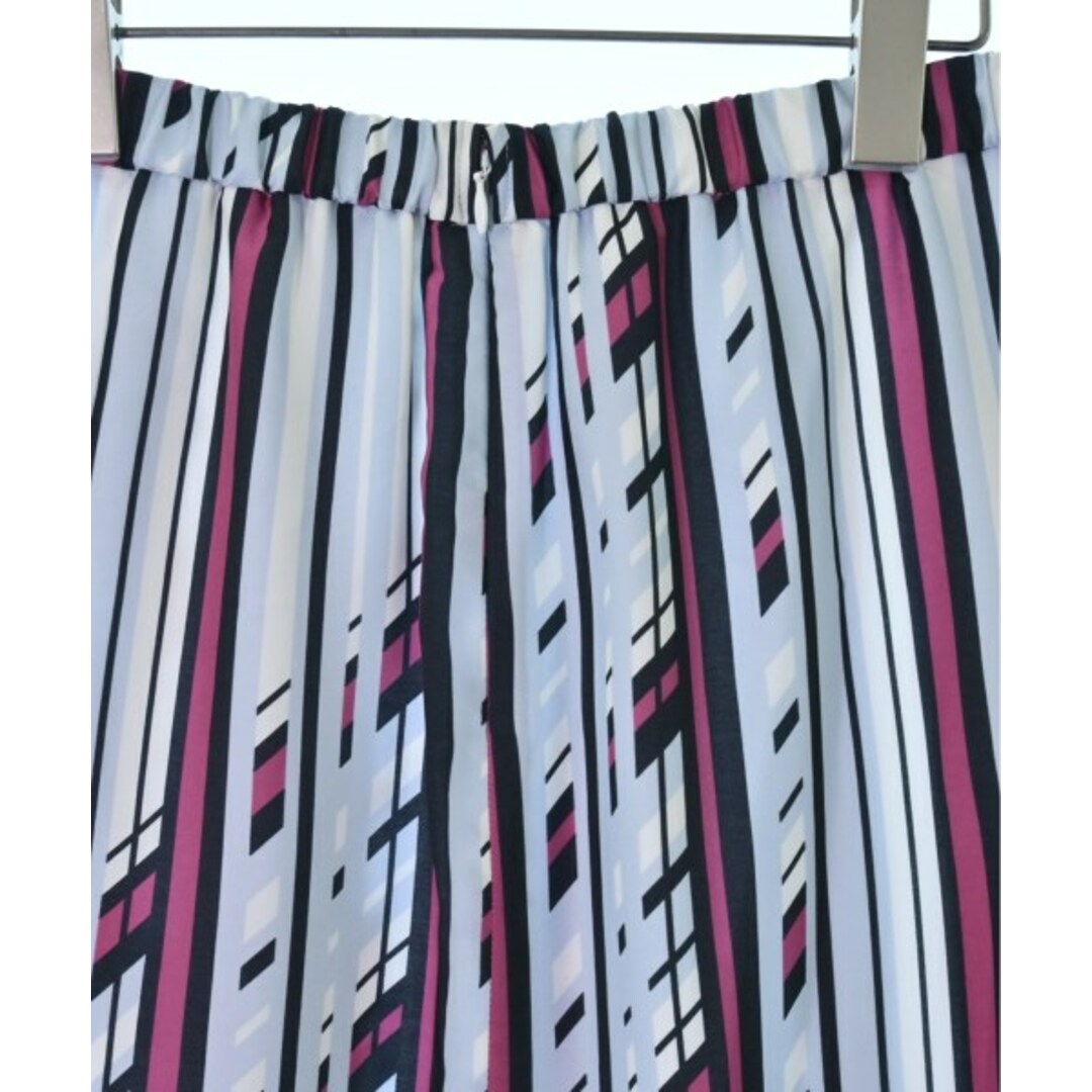 INDIVI(インディヴィ)のINDIVI ロング・マキシ丈スカート 40(L位) 水色x白x紫等(総柄) 【古着】【中古】 レディースのスカート(ロングスカート)の商品写真