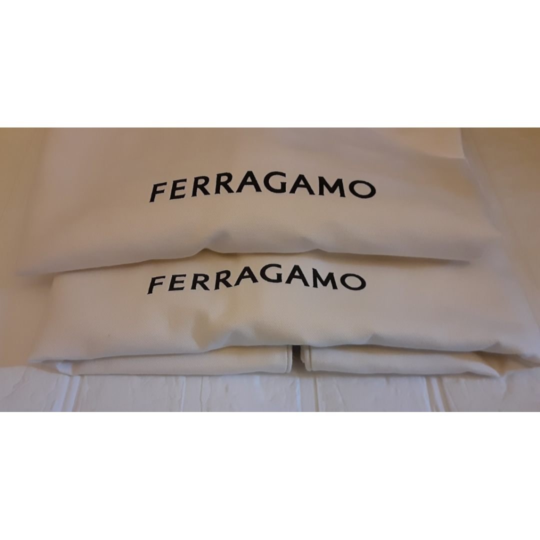 Ferragamo(フェラガモ)の2点set❤FERRAGAMO❤フェラガモ❤ガーメントカバー❤新ロゴ インテリア/住まい/日用品の収納家具(押し入れ収納/ハンガー)の商品写真