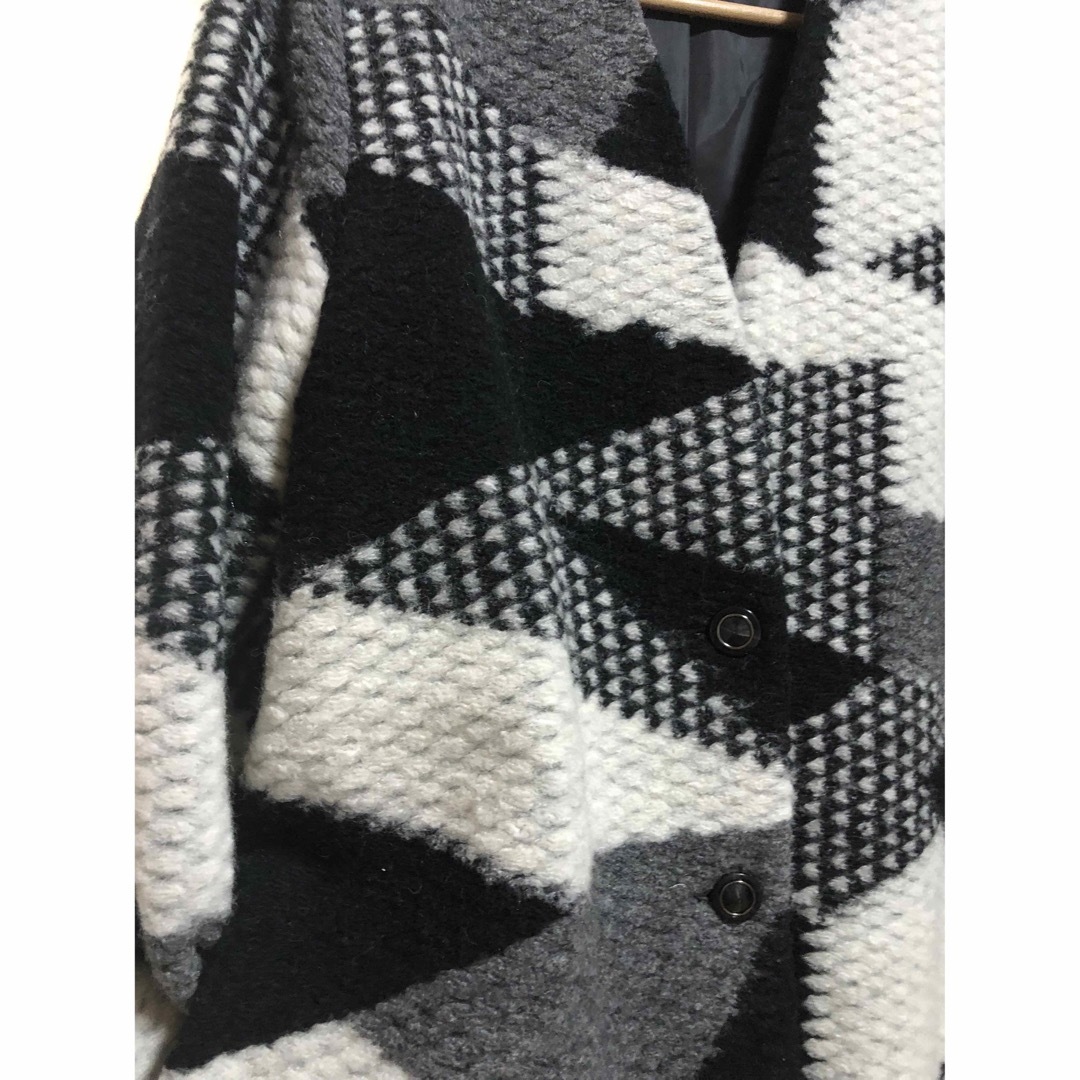わりと美品個性的な幾何学模様のコートオーバーサイズでもかわいい レディースのジャケット/アウター(ロングコート)の商品写真