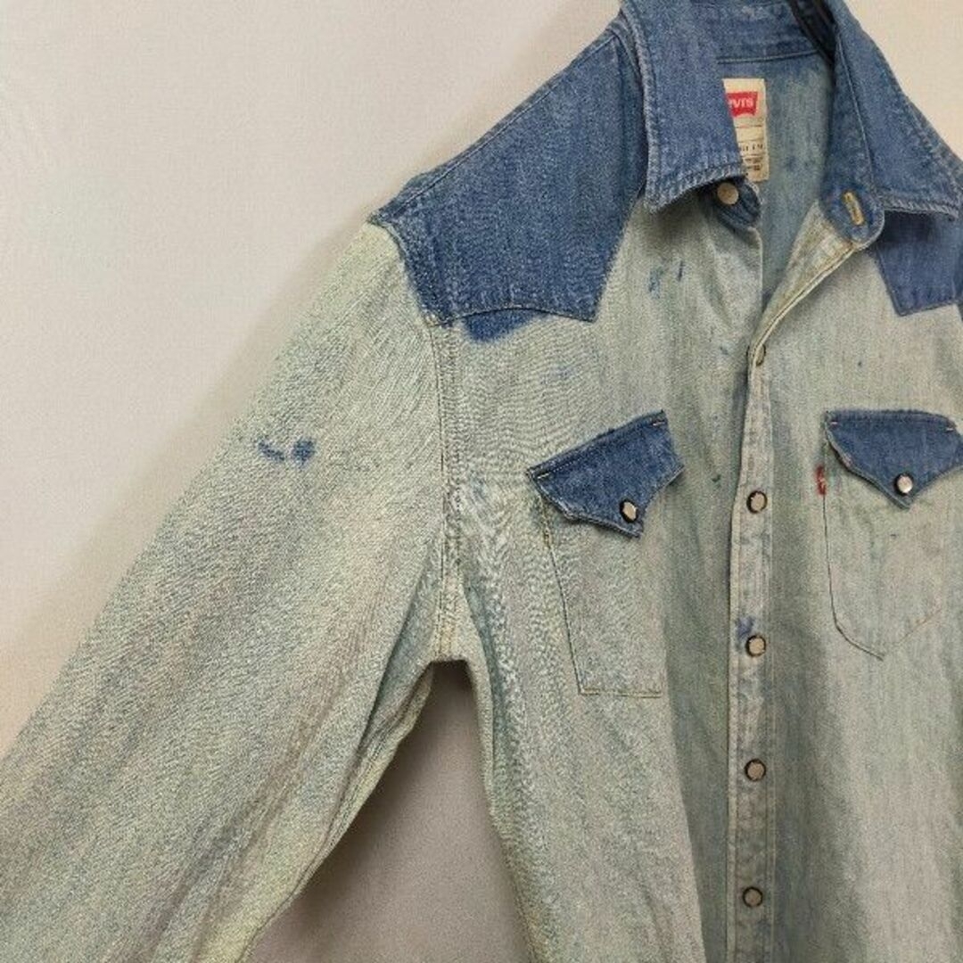 Levi's(リーバイス)のリーバイス　デニム柄　長袖シャツ　インディゴ　ジーンズ　刺繍タグ　無地　アメカジ メンズのトップス(シャツ)の商品写真