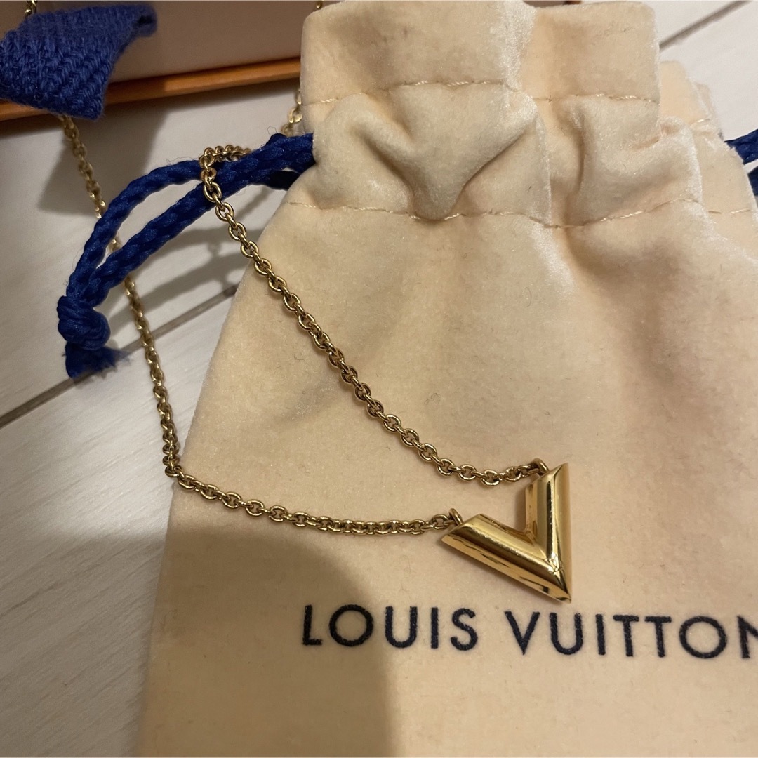 LOUIS VUITTON エセンシャルV ネックレス M61083