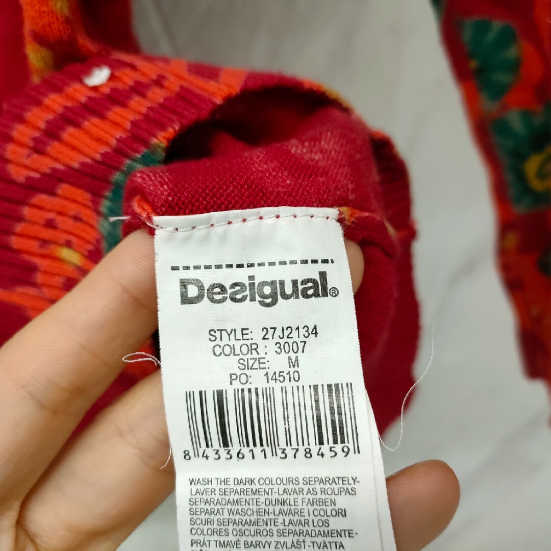 DESIGUAL(デシグアル)のデシグアル  薄めニット 赤バラ Mサイズ レディースのトップス(ニット/セーター)の商品写真