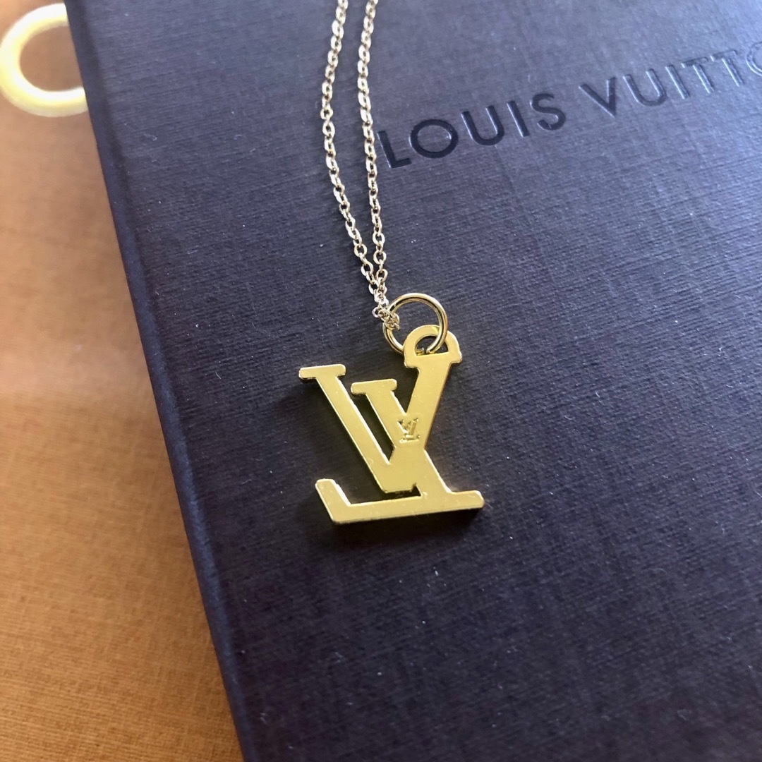 LOUIS VUITTON - ルイヴィトン LOUIS VUITTON ロゴチャーム ゴールド