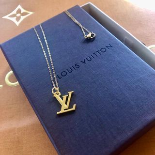 ルイヴィトン(LOUIS VUITTON)のルイヴィトン　LOUIS VUITTON ロゴチャーム　ゴールドネックレス(ネックレス)