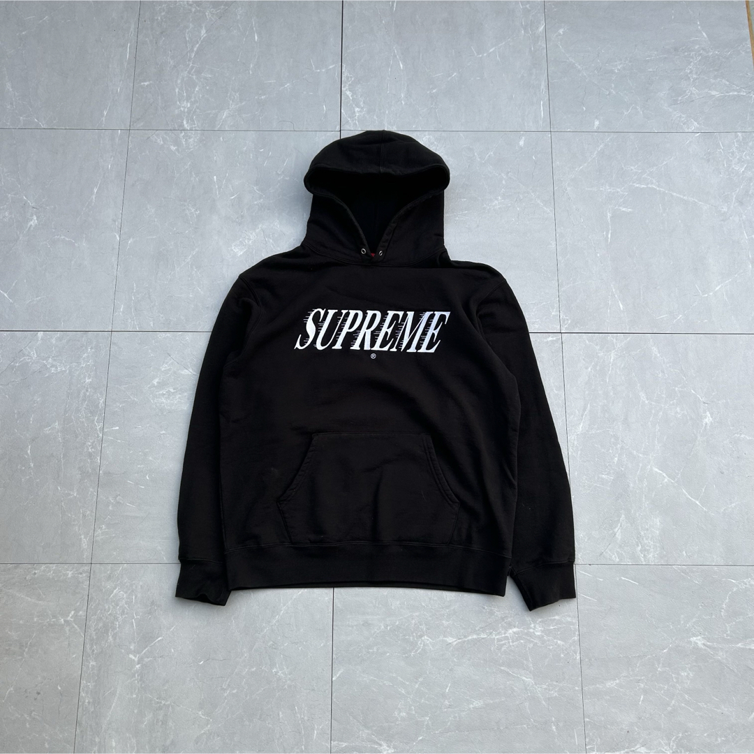 【supreme】パーカー　刺繍　フーディ　シュプリーム　即完売品