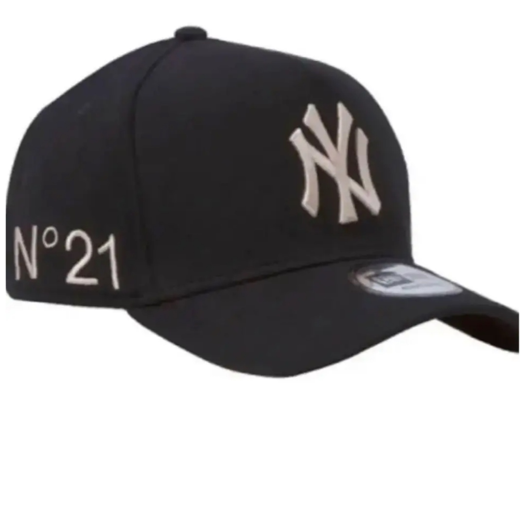 N°21(ヌメロヴェントゥーノ)のヌメロヴェントゥーノ　N21×MLB×NEW ERA キャップ レディースの帽子(キャップ)の商品写真